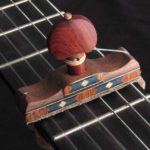 Cejilla artesana de Nogal con taracea