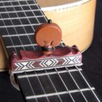 Cejilla flamenca artesana de Palo Rojo con taracea