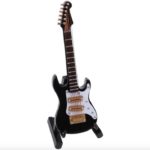Miniatura guitarra eléctrica negra