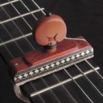 Cejilla artesana de Palo Rojo y taracea